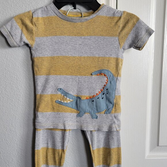 Bundle 4T pajamas - Picture 10 of 16